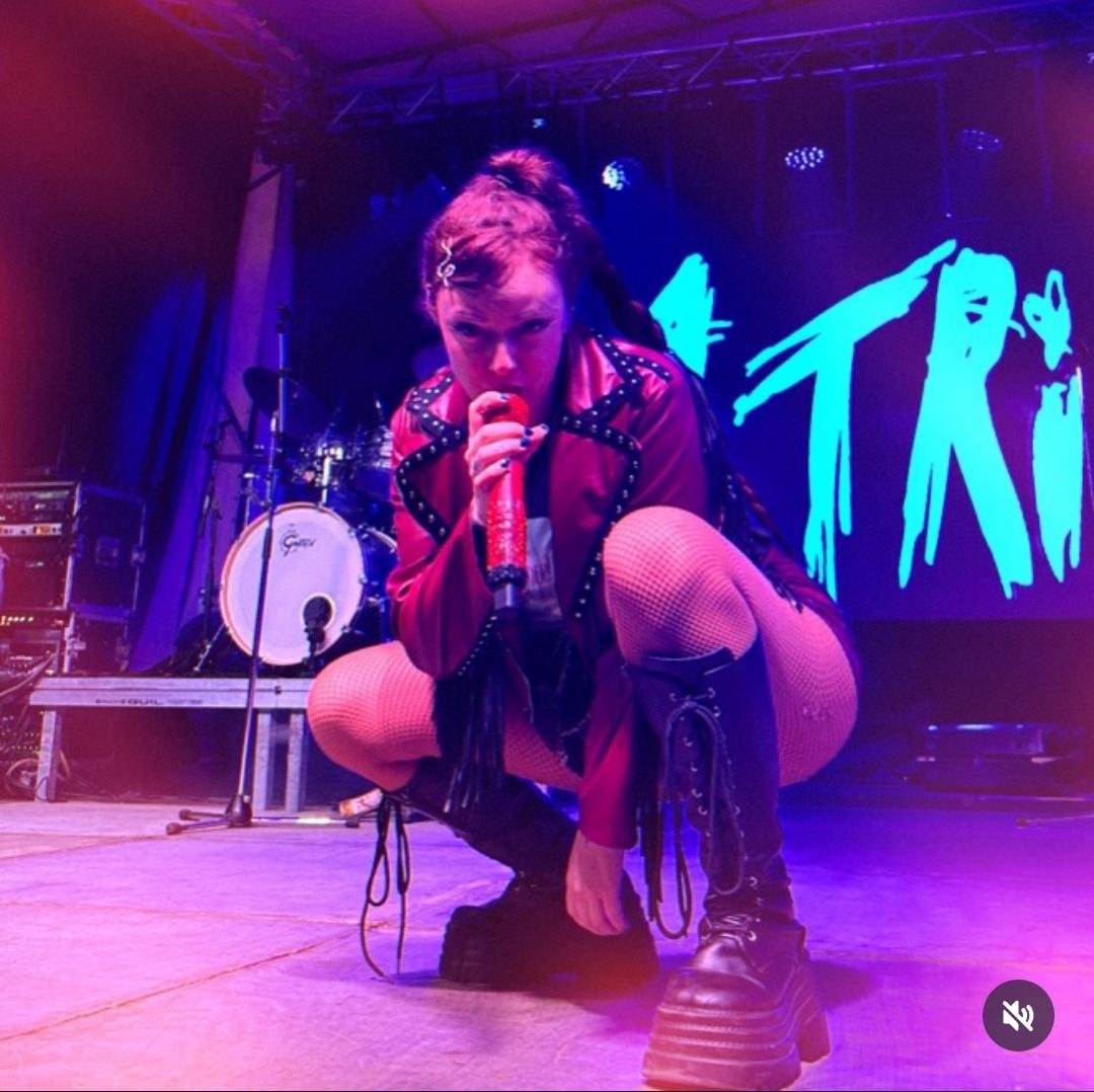 Cantante para celebraciones en Xàtiva, Lady Fox en el escenario